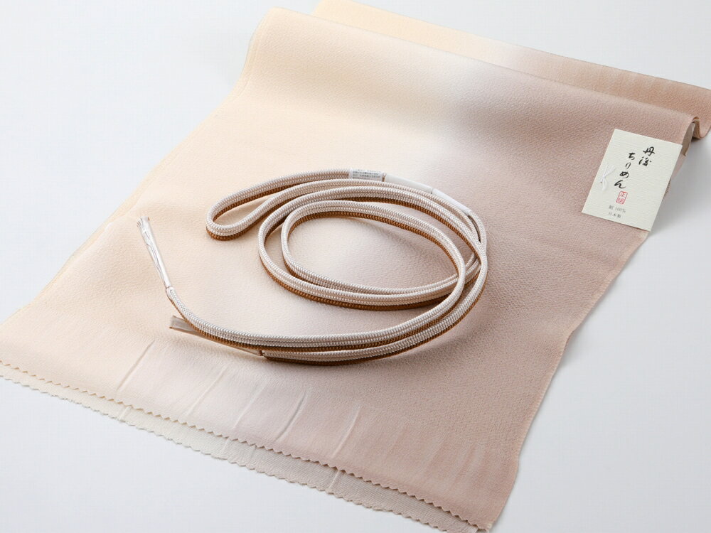 商品情報 新品 お洒落な帯揚げと帯締めのセット 丹後ちりめんの帯揚げと、日本製の帯締めです。 お着物の雰囲気を変え楽しませてくれます。 帯揚げ：日本製　帯締め：日本製 素材 ［帯締め］絹100％ ［帯揚げ］絹100％ サイズ ［帯締め］幅：約1.0cm ［帯揚げ］幅：約30cm ご注意 お色に関してはお使いのパソコンのモニターのカラーバランスなどにより若干実物と異なってしまう場合がございます。 できるだけ実物に近くなるよう努めさせていただいておりますが 上記もよくご考慮いただきご注文を御願い致します。こちらの商品をご覧の方は、以下の検索をされています お洒落用 普段使い用 普段使い カジュアル 和服 呉服 着物 きもの 和装 和小物 和装小物 着付け小物 着付け お洒落 おしゃれ オシャレ 華やか 豪華 上品 レトロモダン モダン レトロ 和モダン 小紋 紬 訪問着 色無地 附下 普段 普段着 普段使い お出かけ おでかけ ショッピング デート 食事会 会食 写真 茶道 華道 鑑賞 観劇 挨拶 展覧会 旅行 観光 プレゼント ギフト 贈り物 日本土産 海外へのおみやげ お土産 インスタ映え 映え39ショップ 買い回り 買いまわり 楽天 人気 売れ筋 トレンド おすすめ オススメ 帯揚げ 帯締め 帯〆 帯しめ 帯揚げセット 帯締めセット 帯揚げ帯締めセット 2点セット 日本製 丹後ちりめん 正絹 絹 シルク 絹100％ 正絹帯揚げ 正絹帯締め シルク帯揚げ シルク帯締め オリジナル オリジナルセット 在庫限り オレンジ 橙