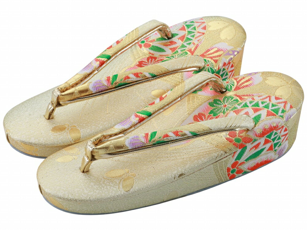 商品情報 新品 七五三・おひな祭り等にお使いいただける着物用の草履単品です。 着物や帯の柄色に合わせたり、コーディネートが広がります。 素材 帯地 サイズ 全長：約21.0cm　かかとの高さ：約4.8cm ご注意 お色に関してはお使いのパソコンのモニターのカラーバランスなどにより若干実物と異なってしまう場合がございます。 できるだけ実物に近くなるよう努めさせていただいておりますが 上記もよくご考慮いただきご注文を御願い致します。七五三 帯地 金欄織 子供用 きもの 草履 こちらの商品をご覧の方は、以下の検索をされています 七五三 753 お宮参り お参り 節句 初節句 お正月 初詣 お祝い 前撮り 記念撮影 撮影 ハレの日 お子様 子供 子ども こども キッズ ジュニア 可愛い かわいい おしゃれ お洒落 オシャレ 華やか 上品 レトロ レトロモダン 和モダン 和服 和装 和小物 和装小物 着付け 着付け小物 プレゼント 草履 ぞうり 子供草履 子ども草履 子供用草履 七五三草履 履物 お子様用 子供用 帯地 金襴織 ゴールド 金色 金 蝶柄 鞠柄 桜柄 和柄 総柄 和装品 21.0cm ひな祭り 雛祭り 雛まつり ひな祭り ひなまつり 桃の節句 女の子 女子 女児 ガールズ