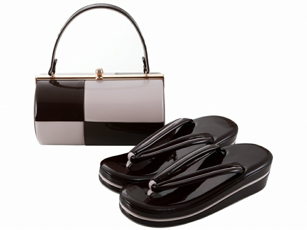 商品情報 新品　 振袖用の草履バッグセットです 合わせやすいシンプルなツートンカラーです。 素材 合皮ほか サイズ バッグ：約21×12×11.5cm（持ち手含まず） 草履 F：全長約24cm かかとの高さ約6.0cm LL：全長約25cm かかとの高さ約6.0cm ご注意 お色に関してはお使いのパソコンのモニターのカラーバランスなどにより若干実物と異なってしまう場合がございます。 できるだけ実物に近くなるよう努めさせていただいておりますが 上記もよくご考慮いただきご注文を御願い致します。振袖用 合皮 二枚芯 草履 バッグセット F・LLサイズ 茶とココアベージュ bs-376-5