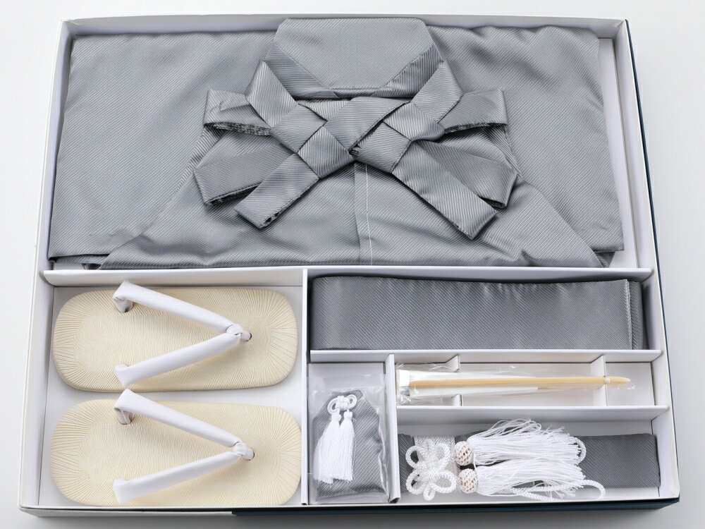 商品情報 新品 箱入り 七五三のお祝い袴の6点セットです。 セット内容は、袴・懐剣・角帯・お守り・扇子・雪駄です。 素材 袴：ポリエステル 100% サイズ 袴：紐下約60cm 雪駄：全長約19.5cm ご注意 お色に関してはお使いのパソコンのモニターのカラーバランスなどにより若干実物と異なってしまう場合がございます。 できるだけ実物に近くなるよう努めさせていただいておりますが 上記もよくご考慮いただきご注文を御願い致します。こちらの商品をご覧の方は、以下の検索をされています 七五三 753 お宮参り お参り 節句 初節句 お正月 初詣 お祝い 前撮り 記念撮影 撮影 ハレの日 お子様 子供 子ども こども お子様用 子供用 子ども用 こども用 キッズ ジュニア キッズ用 ジュニア用 孫 曾孫 和服 呉服 和装 和小物 和装小物 和装品 着物 きもの 着付け 写真 写真撮影 お祝い 前撮り 後撮り 記念撮影 撮影 ハレの日 晴れの日 入学式 卒業式 習い事 お稽古 練習 衣裳 発表会 可愛い かわいい カワイイ お洒落 おしゃれ オシャレ 華やか 豪華 上品 レトロモダン モダン レトロ 和モダン プレゼント ギフト 贈り物 インスタ映え 映え 海外の方へ お土産 日本土産 39ショップ 買い回り 買いまわり 楽天 人気 売れ筋 トレンド おすすめ オススメ 袴 はかま 袴セット はかまセット 七五三袴 七五三はかま 男児袴 男の子袴 小物セット 七五三小物 袴6点セット 6点セット セット 七五三セット 懐剣 角帯 帯 おび お守り 扇子 雪駄 履物 お祝い袴 紐下60cm 19.5cm 子どもの日 こどもの日 子供の日 端午の節句 男の子 男子 男児 男の子服 BOY おとこの子 おとこのこ 卒園式 ライトグレー グレー 鼠色 ねずみ色 灰色