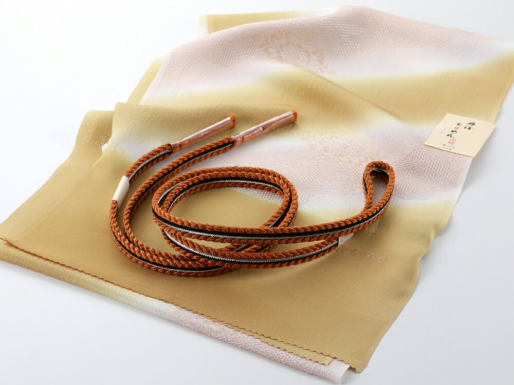 商品情報 新品 お洒落な丹後ちりめんの帯揚げと帯締めのセット お着物の雰囲気を変え楽しませてくれます。 訳内容：1.5cm程の汚れがあります。 (こちらは訳あり商品です。返品・交換は承ること出来ませんので予めご了承くださいませ。) 帯揚げ：日本製　帯締め：日本製 素材 ［帯締め］絹100％(クラフト加工糸・金属糸使用) ［帯揚げ］絹100％ サイズ ［帯締め］幅：約1.3cm ［帯揚げ］幅：約30cm ご注意 お色に関してはお使いのパソコンのモニターのカラーバランスなどにより若干実物と異なってしまう場合がございます。 できるだけ実物に近くなるよう努めさせていただいておりますが 上記もよくご考慮いただきご注文を御願い致します。こちらの商品をご覧の方は、以下の検索をされています お洒落用 普段使い用 普段使い カジュアル 和服 呉服 着物 きもの 和装 和小物 和装小物 着付け小物 着付け お洒落 おしゃれ オシャレ 華やか 豪華 上品 レトロモダン モダン レトロ 和モダン 小紋 紬 訪問着 色無地 附下 普段 普段着 普段使い お出かけ おでかけ ショッピング デート 食事会 会食 写真 茶道 華道 鑑賞 観劇 挨拶 展覧会 旅行 観光 プレゼント ギフト 贈り物 日本土産 海外へのおみやげ お土産 インスタ映え 映え39ショップ 買い回り 買いまわり 楽天 人気 売れ筋 トレンド おすすめ オススメ 帯揚げ 帯締め 帯〆 帯しめ 帯揚げセット 帯締めセット 帯揚げ帯締めセット 2点セット 日本製 丹後ちりめん 正絹 絹 シルク 絹100％ 正絹帯揚げ 正絹帯締め シルク帯揚げ シルク帯締め オリジナル オリジナルセット 在庫限り あずき 渋緑 カーキグリーン