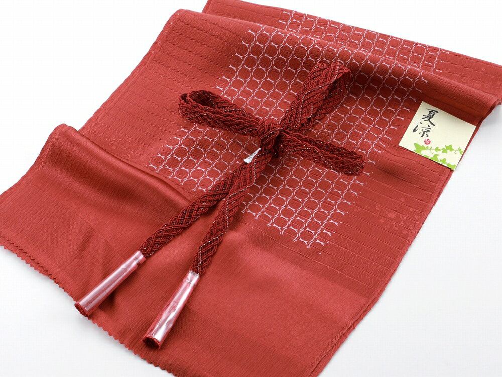 商品情報 新品 夏用 おしゃれな絽の帯揚げと帯締めのセットです 夏用の透けたデザインがエレガントです お着物の雰囲気を変え楽しませてくれます。 素材 帯締め：正絹100％（クラフト加工糸使用） 帯揚げ：正絹100％ サイズ ［帯締め］Mサイズ　幅：約1.3cm ［帯揚げ］幅：約29cm ご注意 お色に関してはお使いのパソコンのモニターのカラーバランスなどにより若干実物と異なってしまう場合がございます。 できるだけ実物に近くなるよう努めさせていただいておりますが 上記もよくご考慮いただきご注文を御願い致します。夏用 正絹 絽 帯揚げ 帯締め 2点セット ブラウン系 as-156-3 こちらの商品をご覧の方は、以下の検索をされています 夏用 夏 6月 7月 8月 9月 涼しい すずしい 涼やか 爽やか 夏着物 夏きもの 小紋 紬 色無地 カジュアル 和服 呉服 着物 きもの 和装 和小物 和装小物 着付け小物 着付け レディース 女性用 女性 婦人用 婦人 女 女子 大人 おとな お母さん 母 祖母 おばあちゃん 娘 孫 姉 妹 姉妹 彼女 妻 奥さん 学生 高校生 大学生 10代 20代 30代 40代 50代 60代 70代 80代 90代 お洒落 おしゃれ オシャレ 華やか 豪華 上品 レトロモダン モダン レトロ 和モダン 茶道 華道 鑑賞 観劇 挨拶 食事会 会食 展覧会 お出かけ 普段着 普段使い 旅行 観光 プレゼント ギフト 贈り物 日本土産 海外へのおみやげ お土産 インスタ映え 映え 人気 売れ筋 トレンド おすすめ オススメ　帯締め 帯〆 帯しめ おびしめ 夏帯締め 帯揚げ 2点セット ブラウン 茶