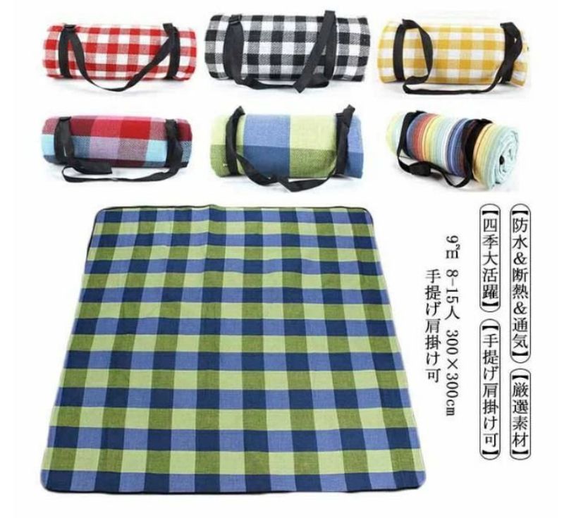 【厳選素材】 弊店のレジャーマットは安全安心の優れる素材を採用して、高品質な商品をお客様に提供致します。展開時サイズ：300X300cm、重さ：約2.4kg.　8－15人の使用のおしゃれレジャーシートです。 【防水＆断熱＆通気】3層構造の特色で、表面は柔らかい140GSMポリエステル布で、手触りがいい感じです。夏に使うと通気性が良くて快適であり、冬に使うと柔らかくて暖かいです。中層のスポンジは4mm充填し、柔くて座り感が良い、長時間座ってもお尻が痛くない。 裏面はPEVA素材で防水、防湿、断熱、アウトドアに使うならお進めるピクニックマットです。 【おしゃれ】 可愛い色と汚れにくい色を選択し、いつでも気になく楽しい遊べられます。子どもが大好きなおしゃれ厚手、防水のレジャーシートです。万が一汚れていたら水や中性洗剤を使い固く絞った布で汚れの部分を拭き取るだけで綺麗なレジャーシートになります。 【四季大活躍】 四季を通して大活躍する厚手のかわいいピクニックマットです。ピクニック、お花見、運動会、花火、バーベキュー、ビーチ、テントシート、赤ちゃんの練習用、遠足、山登り、遊び場、公園、湿った草地など場所でよく使われるアウトドアレジャーシートです。また地震や火災など災害の防災用?避難用の備品としても良いです。 【手提げ肩掛け可】 軽量のコンパクト-レジャーシートは折り畳みサイズは50*25*25cm。手持ちたり、肩に掛けても簡単にできます。収納後のサイズは小さく自宅保管でも、自転車のカゴ、車に携帯も便利です。 ※ご注意: 洗濯機?脱水?乾燥機のご使用はお控えください。万が一汚れていたら水や中性洗剤を使い固く絞った布で汚れの部分を拭き取るだけで綺麗なレジャーシートになります。 サイズ 展開サイズ:　300cm*300cm、超広い、子ども、家族お勧めます。8－15人の使用のおしゃれレジャーシートです。 収納サイズ:　50*25*25cm 重さ:　約2.4kg お勧め いつも忙しいので、休日に家族、親子活動、友達とピクニックを催すなら緊張な神経と疲れた体をリラックスできますよ！素敵な活動で、お楽しみましょう！ サイズ ワンサイズ サイズについての説明 約300×300cm（折り畳み時 約50×25×25cm） 重さ約 2400g 注意★洗濯時、色落ちがございます。他の物とのお洗濯もお控えくださいませ。 湿気を含んだ状態や水を含んだまま放置しないでください。 この製品は洗濯で若干縮むことがあります。洗濯機は使用できません。 ※ベージュ×モカのみ使用糸の関係上、風合いが少々異なります。 ●綿混合商品は洗濯時に多少縮む事がございます。 ●本製品は生産過程におきまして、生地を織る際の糸の継ぎ目や多少のほつれが生じることがありまが、品質上は問題ありません。また、生地の織りに他繊維が混紡している場合もございます。 ▼色落ちの恐れがございますので、他のものとは分けて洗濯してください。 ▼タンブラー乾燥はお避け下さい。 ▼洗濯の際は他の物と区別して、漂白剤を避け、手洗いを お勧めします。