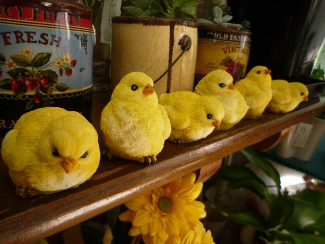 8羽のヒヨコ　（ひよこの置物）のサムネイル