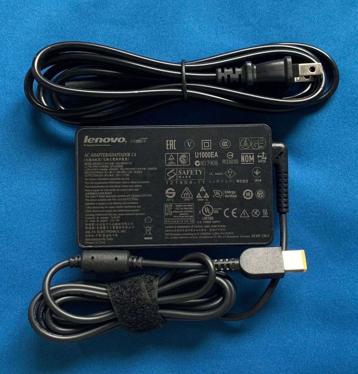 型式 ADLX65SDC2A FRU P/N 45N0358 国内発送 レターパックまたは宅急便コンパクト：520円 商品説明 ACアダプター スリム:純正新品 lenovo ThinkPad Ideapad等用 65W ADLX65SDC2A(45N0358) 国内発送:バルク新品、未使用 MODEL：ADLX65SDC2A FRU P/N：45N0358 Input: AC 100-240V　〜1.5A　50−60Hz Output: 20V 3.25A 国内発送：レターパックプラスまたは宅急便コンパクト（520円） 写真は実物と若干違う場合もございます。 ＊ご使用のアダプターのInput,Outputの値、プラグの形状等が本商品と一致すれば、使用できます。ご購入する際に是非ご確認をお願い致します。 ＊ご入金を確認後、1,2日以内で国内から発送させていただきます。