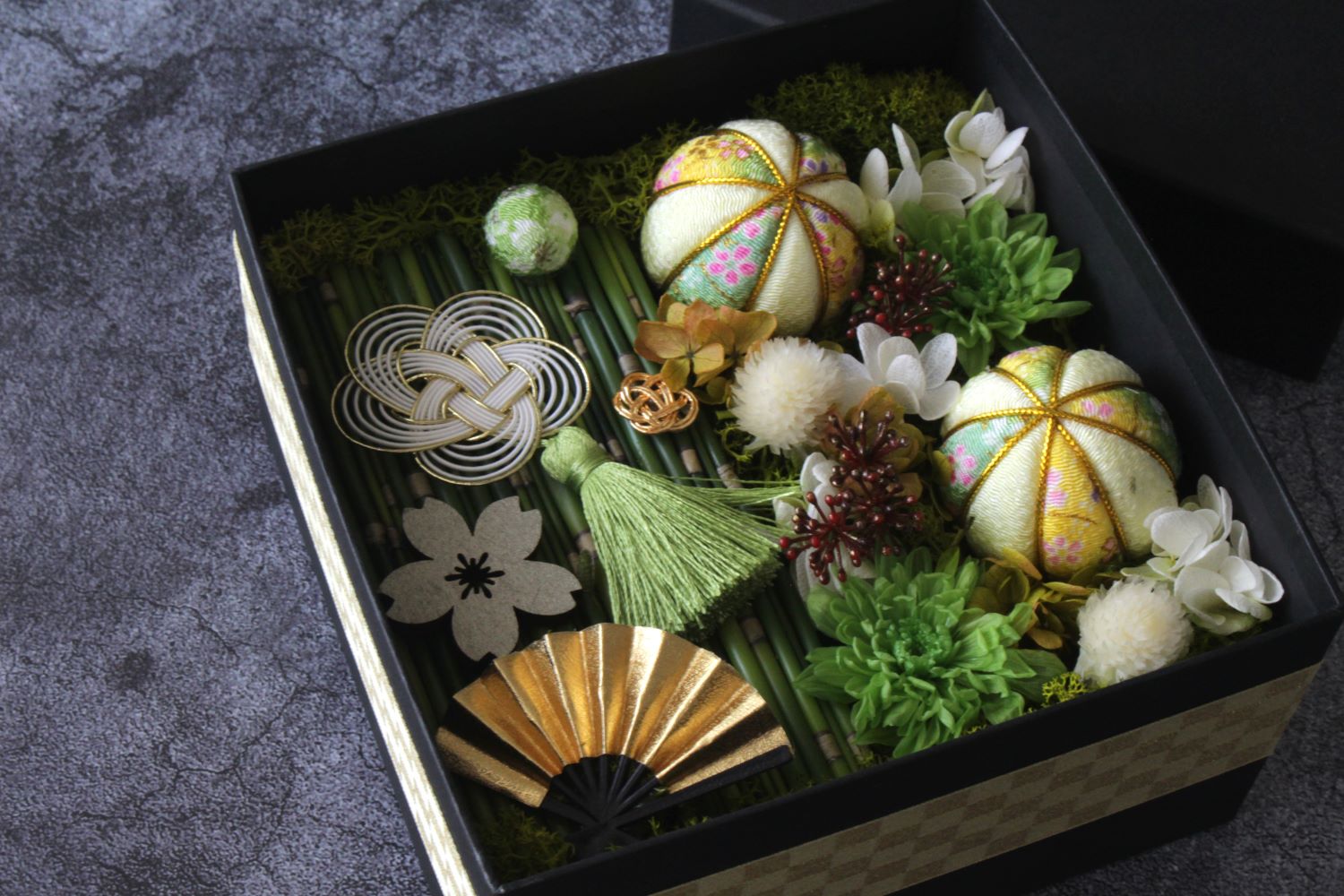 【宅配便】配送無料 メッセージカード付き 画像報告 プリザーブドフラワーBOX【和風】19000円　開店祝い 誕生日 社長就任 開業祝い