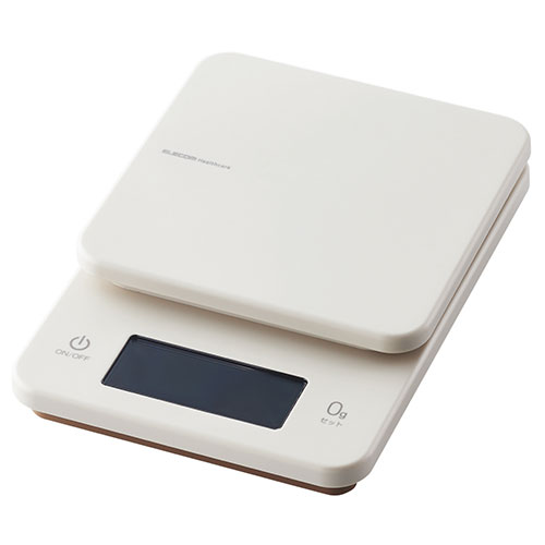 必要な機能をシンプルに備えたキッチンで使用しやすい天面の広いのキッチンスケール。表示画面が大きく、バックライト機能も付いており、暗い場所でもしっかりと見えます。重量は0〜3,000gまでの計量を行うことが可能で、最小0.5g単位まで計量することができます。■必要な機能をシンプルに備えたキッチンで使用しやすい天面の広いバックライト付きキッチンスケール。 ■重量は0〜3,000gまでの計量を行うことが可能です。 ■本製品の最小計量表示は、表示している重量に合わせて自動で変わります。 ■0〜1,000gの場合は0.5g単位、1,000〜2,000gの場合は1g単位、2,000〜3,000gの場合は2g単位での計量を行います。 ■表示画面が大きく、バックライトがついているので、暗い場所でも見やすいです。 ■お住まいの地域設定を行い、正確な計量を行うことができます。 ■計量精度は、0〜1,000gの場合±1g、1,000〜1,500gの場合±2g、1,500〜2,000gの場合±3g、2,000〜3,000gの場合±6gです。 ■容器に入れて計量物を量る際、容器を乗せ0gセットボタンを押すことで容器の重さを差し引くことができます。 ■無操作状態で約2分経過すると、自動的に電源がoffになります。■計測範囲:0〜3,000g ■最小表示:0〜1,000g:0.5g単位、1,000〜2,000g:1g単位、2,000〜3,000g:2g ■計測精度:0〜1,000g:±1g単位、1,000〜1,500g:±2g単位、1,500〜2,000g:±3g、2,000〜3,000g:±6g ■地域設定:あり(9拠点) ■電源:DC4.5V 単4形乾電池×3本 ■自動電源オフ:あり(約2分間) ■寸法:幅約120mm×奥行約170mm×高さ約30mm ■質量:約230g(乾電池を含まず) ■精度保証環境温度:13〜33℃ ■カラー:アイボリー ■内容物:本体×1、お試し用乾電池(単4形3本) ■保証期間:1年間 ■計量法:家庭用特定計量器 丸正マーク ■食品衛生法:対応【注意事項】■沖縄・離島は別途送料（税込1,000円）が掛かります。■お取り寄せ品のためメーカーに在庫がない場合がございます。予めご了承ください。■お客様都合による返品は承っておりません。予めご了承ください。