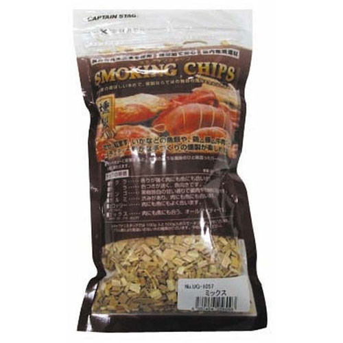 スモーキングチップ100g入 ミックス○良質な丸太原木を使用。 ○無添加で安心。 ○国内産燻煙材。 ○さけ、紅ます、いかなどの魚類や、鶏・豚・牛肉などバラエティー豊かな手づくりの燻製が楽しめます。 ○肉にも魚にも合う、オールマイティーです。容量(約) : 100g 素材 : サクラの木、ブナの木、ナラの木、カエデの木 生産国 : 日本【注意事項】■沖縄・離島は別途送料（税込1,000円）が掛かります。■お取り寄せ品のためメーカーに在庫がない場合がございます。予めご了承ください。■お客様都合による返品は承っておりません。予めご了承ください。