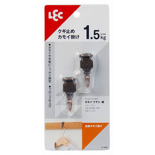 金属カモイ掛け〇カモイや木製棚などに上部よりクギで打ち込むタイプのフックです。 〇カモイや天板にしっかり固定 〇ブロンズ仕上げ本体サイズ : 約W20×D30×H40mm 取り付け方法 : クギ粘着テープ 荷重 : 約1.5kg 包装形態 : ブリスター台紙(1台紙2個付) 本体 : 亜鉛(銅ブロンズメッキ) クギ : 鋼線 生産国 : 中国【注意事項】■沖縄・離島は別途送料（税込1,000円）が掛かります。■お取り寄せ品のためメーカーに在庫がない場合がございます。予めご了承ください。■お客様都合による返品は承っておりません。予めご了承ください。