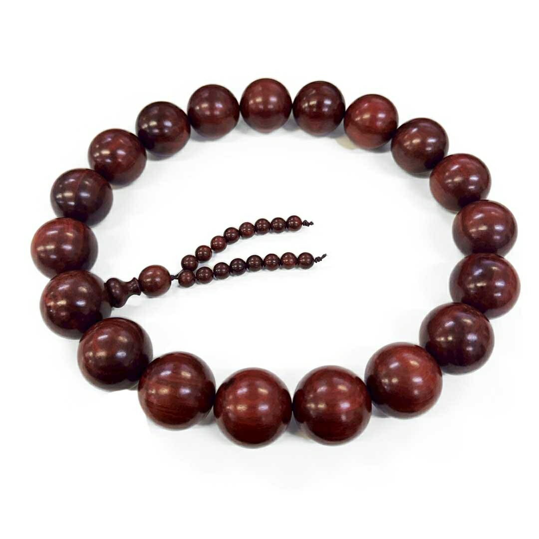 ■商品紹介商品番号：ns-ao-20250417-5333サイズ数珠内周 約50cm1玉の大きさ 直径約3cm＊許容範囲誤差±0.2cmです重量 約285g素材 木飾るも良し身に付けるも良し！数珠の中でもズバ抜けた珠の大きさを誇る【礼拝巨念...