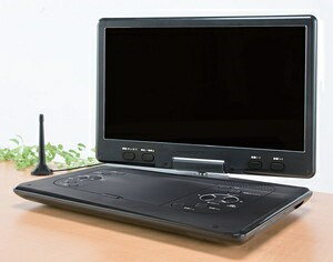 ■商品紹介テレビ録画やCDの録音も楽しめる多機能プレーヤー!!●色／ブラック●軽量タイプで持ち運びもラクラク。寝室やキッチン・屋外等でもゆっくり楽しめるテレビ録画機能付きDVDプレーヤー。●室内・車内・屋外どこでも使える3電源方式：家庭用／車用／内蔵充電池●電子番組表表示(EPG)、地デジチューナー搭載●便利なリモコン付き、アンテナ付き●くるっと回してお好みの位置に！左右合計270度回転●大画面14.1インチ、テレビ視聴、テレビ録画※、DVD再生、フォト再生、CD録音/再生●これ1台でテレビもDVDもCDも楽しめます。ワンセグ受信もできるから災害時も安心！●市販のディスクの他、ご自身で録音したDVDやCDにも対応※●※SDカード/USBメモリ：デジカメやパソコンで取り込んだ画像・映像データの表示や録音も可能です。●ドライブに大活躍！付属の車載用ケースを使えば後部座席で視聴が可能。●大型テレビに繋いでDVDの映像を楽しめるAV出力端子搭載。[仕様]●液晶：TFT液晶LEDバックライト16:9 解像度1366×768px●消費電力：18W●定格電圧：100~240V(50/60Hz共用) DC12V1.5A●受信チャンネル：フルセグ(地上デジタル放送・ワンセグ放送対応) UHF13~62ch●充電時間：約5時間●最大再生時間：約2時間●6ヶ月間保証書付き※電波状況により受信できない場合があります。※DVDや動画データの規格により再生できない場合がございます。■サイズ・容量●サイズ：(約)幅36×奥行25.5×高さ5.1cm●重さ：(約)1.53kg(充電バッテリーを含む)■規格■生産地：中国■素材・成分：●素材／ABS樹脂●中国製■注意事項■こちらの商品はメーカー直送品となります。■メーカーに在庫が無い場合はキャンセルさせていただくことがございます。■お客様ご都合による返品・交換は出来ませんのでご注意ください■沖縄、離島については別途送料が掛かります。