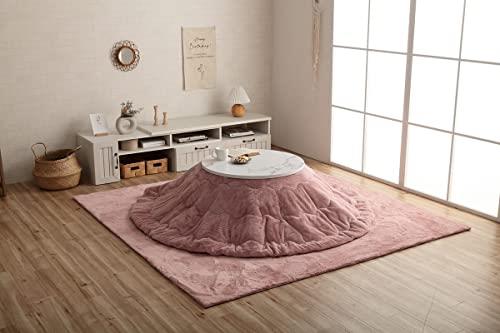 スタイル：シンプル◆商品名：イケヒコ こたつ 布団 円形 ラピアス ダスティピンク 約185cm円形 無地 やわらか ふかふか フェミニン #6842459■こたつ台を選ぶ⇒約70～80cm円形 のこたつ台対応表地=ポリエステル100％(フェイクファー) 裏地=ポリエステル100％(フランネル) 中材=中空ポリエステル綿100%商品の厚み：約50mm原産国：中国液温は40℃を限度とし、手洗いができる。(洗濯 機は使用できません) 日陰のつり干しがよい。商品紹介極上の触り心地のフェイクファーシリーズラピアスでおうち時間が好きになるお気に入りの空間へ。 表地にはフィ ラメント糸でふわふわなフェイクファーを使用しています。フィ ラメント糸は長い繊維なので短い毛を撚って紡績している繊維よりも遊び毛がでにくいのも特長です。 裏地には柔らかく、肌触りの良いフランネル生地を使用しています。毛足が短いのでゴミや埃が絡みにくいという特長もあります。 中わたに抗菌防臭加工を施しました。 両面使用可能なリバーシブルタイプです。 ※こたつ台、ラグは別売りです。 ※掲載写真は表記サイズと異なる場合がございます。 ※画面上のカラーはご使用ブラウザやモニターの設定により、実物とは若干異なる場合がございます。あらかじめご了承の上、 ※ふとんをやぐらの中に押し込んだり、座イスやイス全体をこたつの中に入れたまま使用しないでください。ふとんがヒーターに当たらないようにご使用ください。（火災の原因になります）ご使用により、ふとんが焦げた場合につきましては、返品・交換を承ることができませんので、あらかじめご了承ください。●液温は40℃を限度とし、手洗いができる。(洗濯 機は使用できません)。●日陰のつり干しがよい。●ふとんがヒーターに当たらないようにご使用ください。(火災の原因になります)。