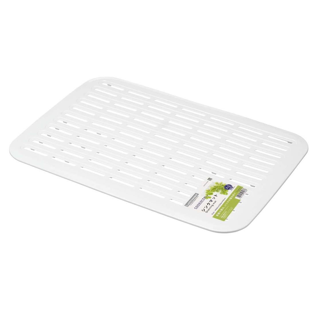 スタイル：ホワイト◆商品名：岩崎工業 シンクマット ホワイト 幅46.2×奥行32.6×高さ1cm K-1358 WH 日本製サイズ:幅46.2×奥行32.6×高さ1cm、重量:235g、材質:ポリエチレン、生産国:日本シンクの中に敷く緩衝用マットです。茶碗やコップをシンク内に落としても割れを防止してくれます。銀イオン系抗菌剤配合で清潔に使用できます。シンクの中に敷く緩衝用マットです。茶碗やコップをシンク内に落としても割れを防止してくれます。銀イオン系抗菌剤配合で清潔に使用できます。