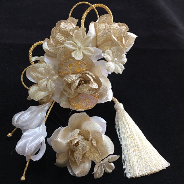 【Tassel White】 髪飾り 成人式 つまみ細工 ゴールド 組紐 ≪ 古典 白 ホワイト タッセル / 金 ゴールド ちりめん 花 3点セット 和柄 ≫ 紐 振袖 手作り ハンドメイド レトロ モダン 大正ロマン 安い 激安 派手 人気 ヘアアクセサリー ショートヘア パール