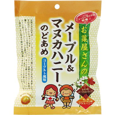 商品情報■ 特徴 ○ニュージーランドの秘密！！ ○食べやすい小さめサイズ ○古来マヌカの木はニュージーランドのマオリ族に大切にされてきました。その花からのみ採れる蜂蜜「マヌカハニー」は様々なパワーを秘め、暮らしに役立つことが知られています。希少な本場「マヌカハニー」とカナダ産メープルシロップとをヨーグルト風味に仕上げました。コクと香ばしさに加えて爽やかな味が楽しめるおいしいキャンディです。 ○コクと香ばしさと爽やかな味が楽しめる！ おいしいだけじゃありません。体にプラスなパワーを秘めたお役立ち度100％のキャンデイです。 表示成分 ＜原材料＞ 砂糖、水飴、はっ酵乳パウダー、ハチミツ、メープル（楓樹液）、酸味料、香料 ＜栄養成分表示＞ 製品一粒（2.5g） エネルギー・・・10kcal たんぱく質・・・0g 脂質・・・0g 炭水化物・・・2.4g ナトリウム・・・0.2mg ■クリックポスト発送の商品です■ こちらの商品はクリックポストで発送いたします。下記の内容をご確認下さい。 ・郵便受けへの投函にてお届けとなります。 ・代引きでのお届けはできません。 ・代金引換決済でご注文の場合はキャンセルとさせて頂きます。 ・配達日時の指定ができません。 ・紛失や破損時の補償はありません。 ・ご注文数が多い場合など、通常便や定形外郵便でのお届けとなることがあります。 ・配送状況追跡サービスをご利用頂けます。 ご了承の上、ご注文下さい。 【広告文責】 会社名：株式会社ファーストアクロス 　花×花ドラッグ TEL：048-501-7440 区分：日本製：食品 メーカー：株式会社奥田薬品