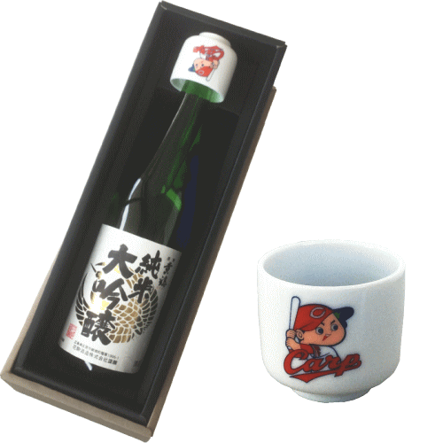 父の日 にも！ 日本酒 カープ のお猪口 1ケ付 純米大吟醸酒 720ml & お猪口 御祝 お祝 誕生日 お歳暮 御中元 お礼 お酒 清酒 ギフト リピート お酒セット 花酔 酒造 広島 国産 自然発酵 醪 酵母 中硬水 おうち飲み リモート飲み会 忘年会 お土産