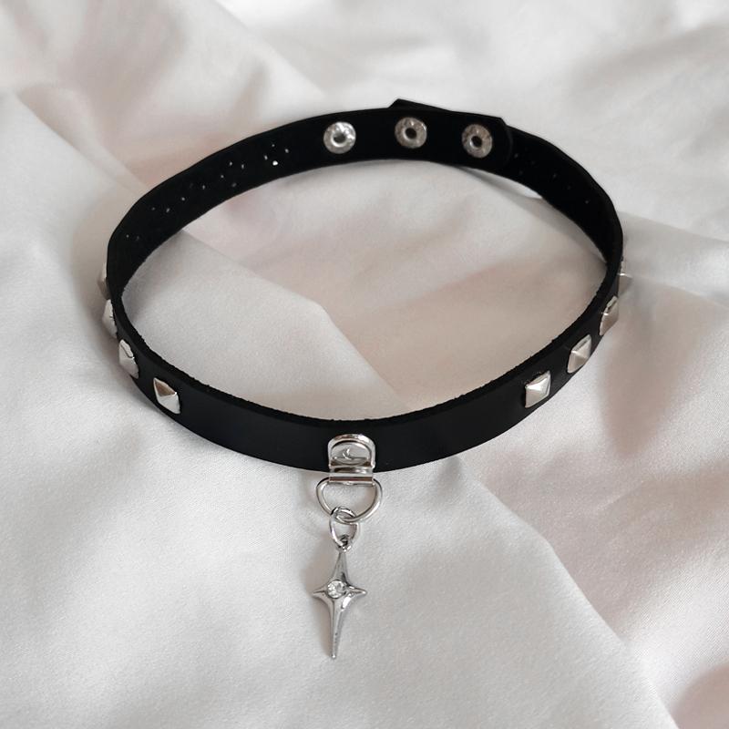 チョーカー ネックレス アクセサリー おしゃれ ファッション ロリータ パンク 四芒星 サブカルチャー クロス レザー 女性 Y2K スタッズ カジュアル ギフト
