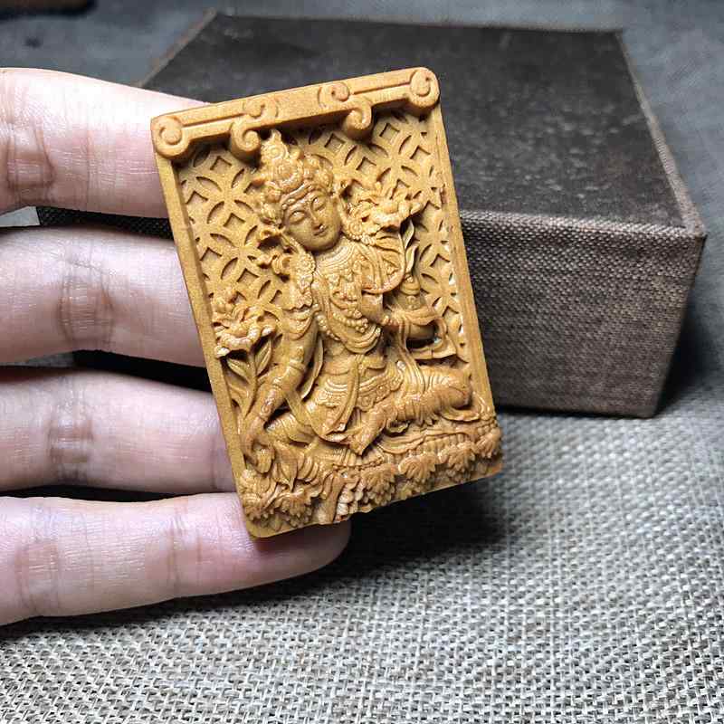 仏教 ペンダント ネックレス インド サンダルウッド 個性的 ユニーク グリーン ターラ 観音 6文字マン..