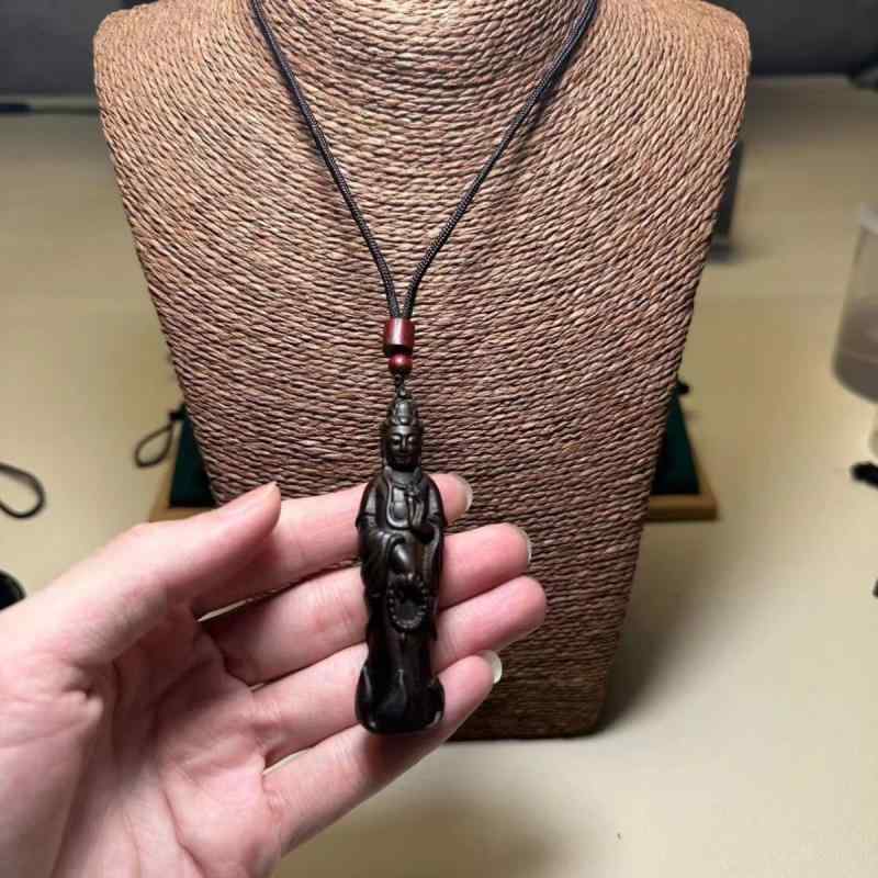 ネックレス 彫刻 観音 ペンダント 木製 天然素材 仏教 スピリチュアル ユニーク ユニセックス エスニック アクセサリー