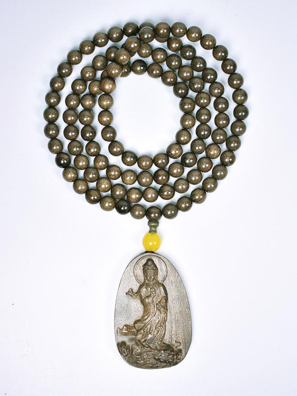 佛様 ペンダント 木彫り 観音 女性用 持ち運び お守り リラックス アイテム 仏教 トラディショナル 祈願 瞑想 ギフト