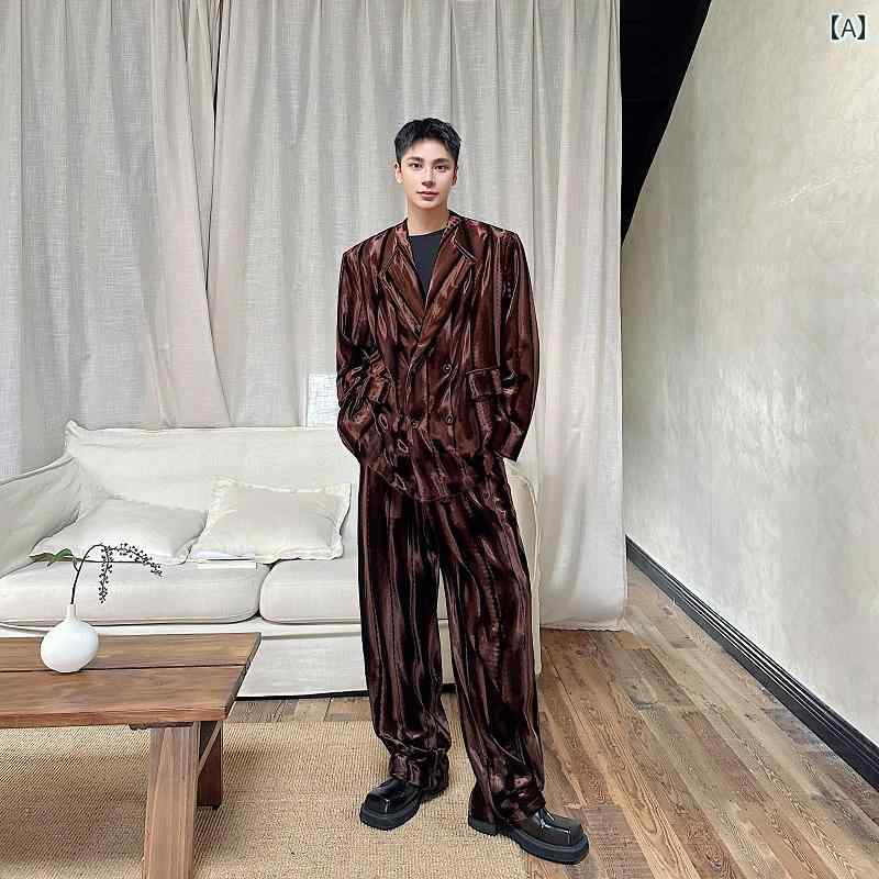 秋 オールドマネー 三次元 軽い 光沢 ベルベット ストライプ 男性用 スーツ ヤッピー ワイドレッグパンツ 洗練 高級感 モダン スタイリッシュ