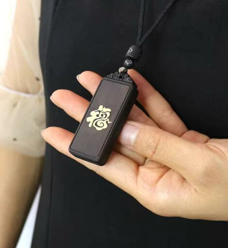 ペンダント 黒檀 平和 安全 カード 木製 デザイン 男女兼用 カップル ネックレス 文学的 彫刻 エレガント シンプル ギフト ペンダント 黒檀 平和 安全 カード 木製 デザイン 男女兼用 カップル ネックレス 文学的 彫刻 エレガント シンプル ギフト