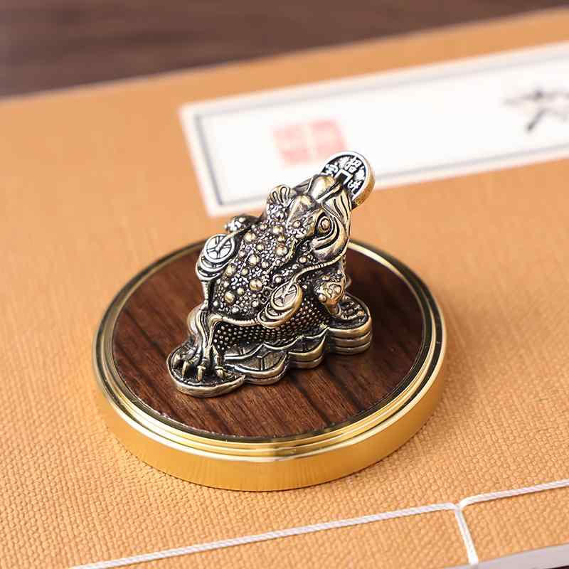 置物 カエル 銅製 幸運 招く 三本足 金色 ヒキガエル レトロ 小さい ヴィンテージライク 装飾品 デスク 家庭用 遊び ペット(3)