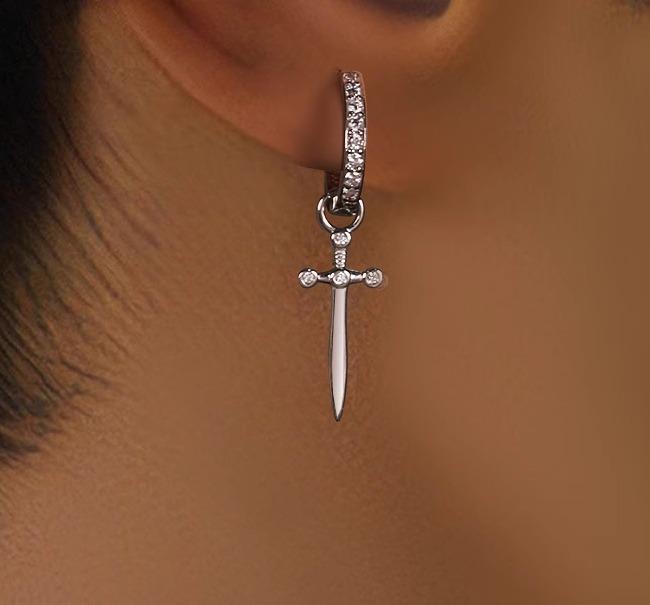 ピアス メンズライク シルバー 剣 キラキラ ラインストーン 剣士 イヤーアクセサリー 男女 ユニセックス ロック クール