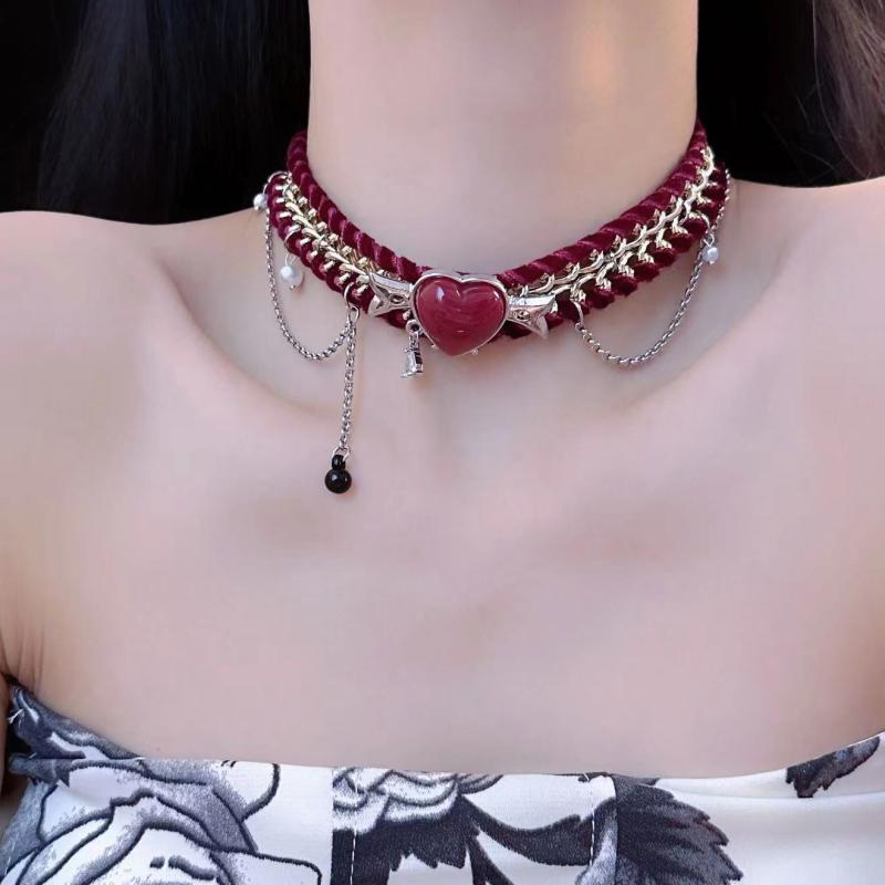 Cubic Zirconia - ネックレス レディース レッド ハートモチーフ ふわふわ タッセル フリンジ 多層 鎖骨丈 ショートネックレス 合金製 電気メッキ加工 スウィートフェミニン 上品 華奢 個性的デザイン おしゃれ 普段使い パーティー 秋冬
