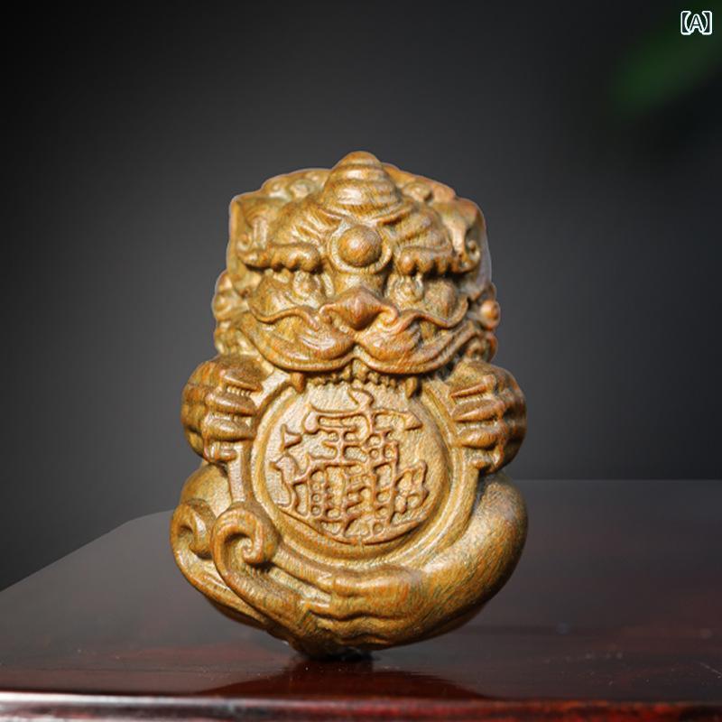 置物 貔貅 天然 緑檀木 彫刻 財運招来 無垢材 無塗装 卓上インテリア カーアクセサリー 茶道小物 握り物 新中式 縁起物 オブジェ