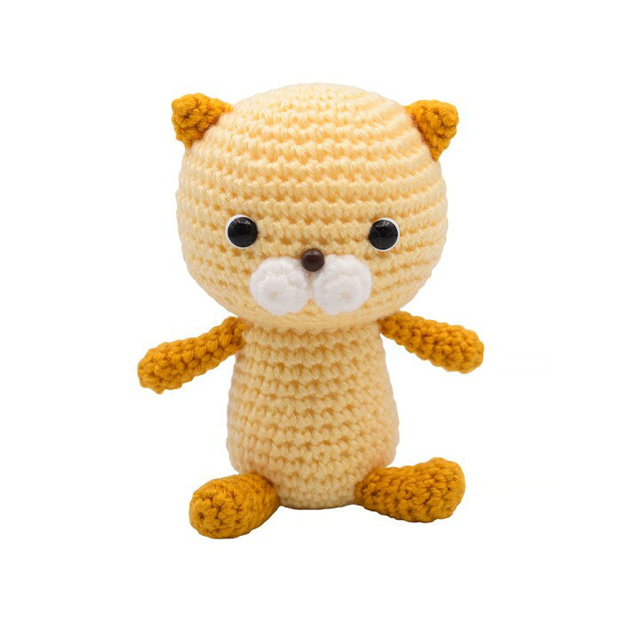 オレンジ色のねこ 商品詳細 大人気あみぐるみ作家　いちかわみゆきさんデザイン！元気をもらえるビタミンカラーのねこちゃんのあみぐるみキット。ニットのやさしい風合いが魅力的な、手のひらサイズのあみぐるみキットです。今回のリニューアルでは、編みやすさと美しい発色で定評のある人気毛糸「エブリデイソリッド」を使用しています。初めてでも安心の「かぎ針編みの基本の編み方」がセットになっているため、かぎ針編みを始めたばかりの初心者さんにおすすめです。 キット内容 毛糸（エブリデイソリッド）、目玉1組、鼻1個、編み図、かぎ針編みの基本の編み方 用意するもの かぎ針 5/0号、毛糸とじ針、はさみ、手芸わた（約18g）、接着剤 できあがりサイズ 本体 縦約12cm、横約7.5cm（頭の幅）※個人の技巧によって多少異なります。 難易度 ★☆☆（初級～） 備考 写真は印刷物のため、実物の色と異なる場合がございます。糸玉によって色の出方は異なります。 手づくり商品は手芸の山久で手芸の山久では納品明細をメールにてお送りしています。商品到着時にご確認下さい。 当該商品は自社販売と在庫を共有しているため、在庫更新のタイミングにより在庫切れの場合、やむをえずキャンセルさせていただく場合もございます。 ギフト用の無料ラッピング・メッセージカードをお付け出来ます。ご希望の方は備考欄に「ラッピング希望」「メッセージカード希望」とご記入いただき、メッセージカードの内容を備考欄にご記入ください。※デザインはお任せになります。いちかわみゆきのあみぐるみ イチゴ色のくま オレンジ色のねこ ミルク色のパンダ