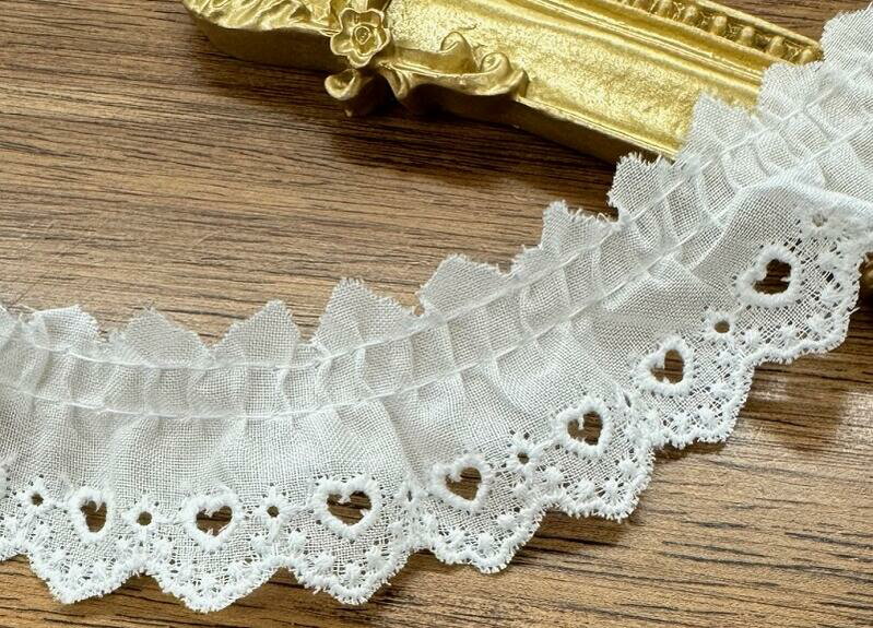 【日本製】綿フリルレース ハート 約30mm巾 オフホワイト NO.OC62181-1F コットンレース ギャザーレース タックレース 国産 細巾 可愛い 手芸