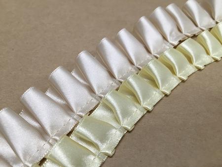 [残2色在庫限り]サテンリボン サイドタックフリル 24mm巾 No.D168-513-24