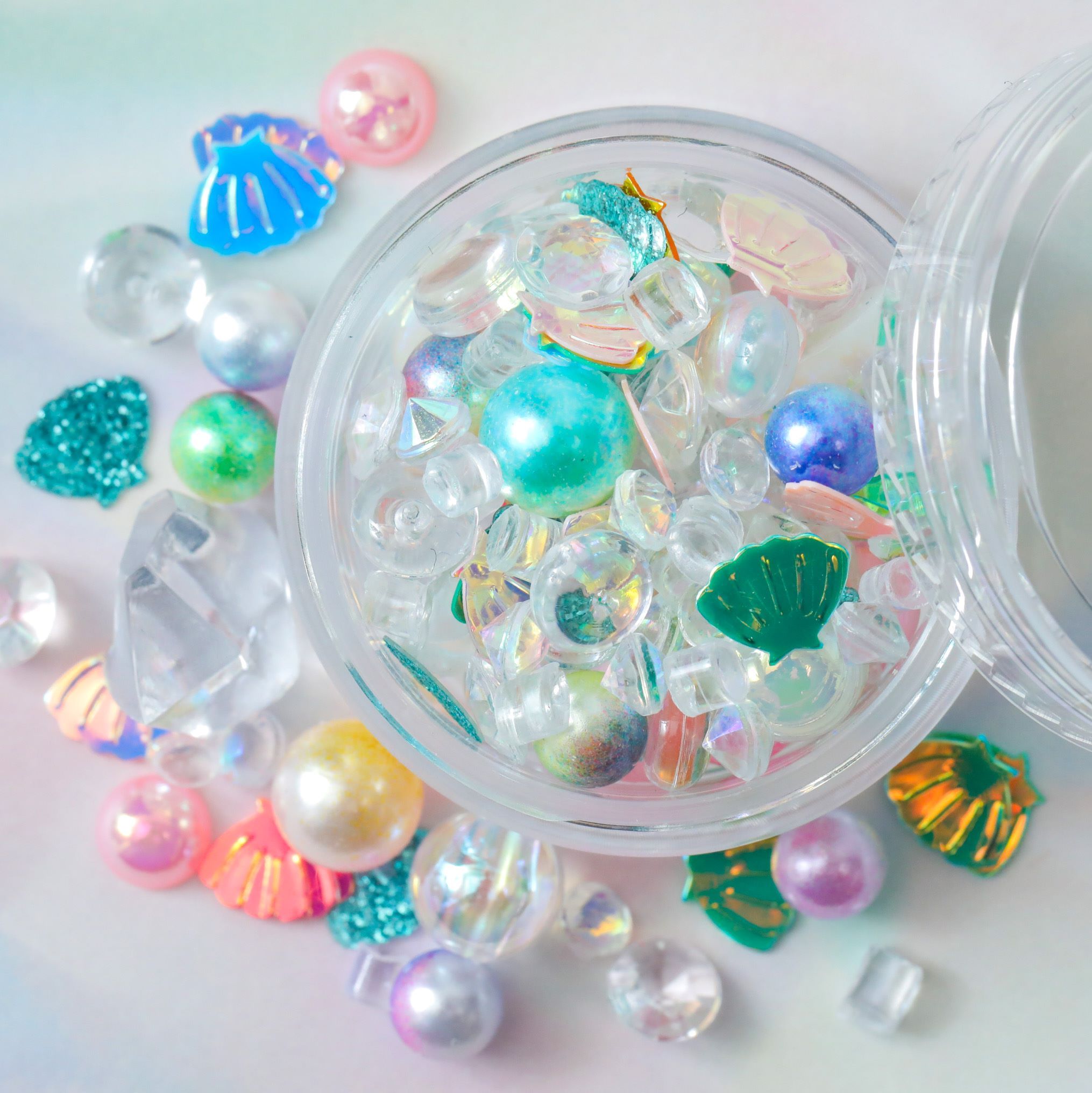 【レジン 封入素材】ミックス パール ストーン スパンコール 貝殻 封入材 海 シャカシャカ ケース入り パーツ 資材 材料 ハンドメイド シャカシャカ カシャカシャ 手芸 キーホルダー 透明 クリア 動く