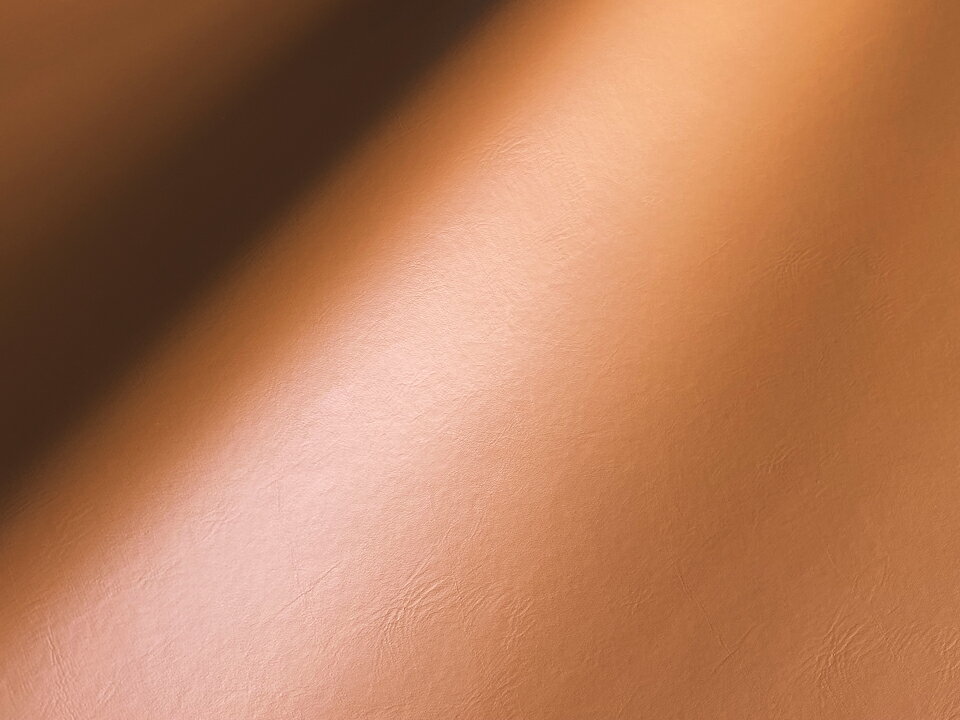 [巾122] 合皮レザー生地 難燃 耐光 無地【マット調ツヤなし 茶】 [FLAT-W-02]