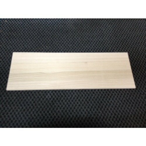 詳細説明【特長】・幅のせまい桐の板をハギ合わせて300ミリ幅に仕上げてあります。・桐はやわらかくキズがつきやすいですが軽い割りに強く当たりがソフト、調温機能があるなど、　古くから日本を代表する家具材としてタンスなどに使われてきました。&nb...