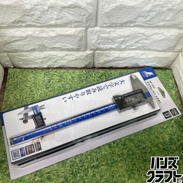 商品の状態・動作等につきましては、商品説明を詳しく見て頂き、 ご納得頂けてからのご注文をお願い致します。 ◆仕様 ● 本体サイズ 294.00×90.00×16.00? ● 製品質量 175.00 g ● 電源 SR44 1個 ※ 付属の電池はモニター用の為、寿命が短い場合があります。 ● デップスバー 有 ● 測定範囲 0.01～200mm ● 最小読取値 0.01mm ● 最大許容誤差 外側測定：±0.03mm ● 使用温度 0～40℃ ● 保管温度 －10～60℃ ● 保管湿度 80％以下 ● オートパワーオフ 無操作状態で約5分後 ● 材質 本体：ステンレス デジタルユニット部：ABS樹脂 ■ 商品説明 ◆ランク ・・・【SS】 ※当店の基準は下の方に記載しておりますのでお読みください。 ◆状態・・・未使用品ですが保管の際箱にダメージがある可能性がございます。予めご了承の上検討よろしくお願い致します。 予めご了承の上ご納得頂けた方からご注文をお願い致します。気になる方はご注文をお控え下さい。 付属は写真に掲載しているのが全てです。 写真にない付属品はありません。 標準付属で付いている部品がない場合もございます。その場合はお客様負担でご用意をお願い致します。 ※未使用未開封の商品に関しましては、未開封品の為箱が開けられませんので、 型番の方からお調べいただき、ご確認をお願い致します。 ◆保証書が付属している場合について 二次流通品のため、捺印のない保証書が付属している場合も当店の捺印は行っておりません。 また、保証書が使用出来るかどうかにつきましてはメーカー側の判断となりますので当店ではわかりかねます。 当店からの保証はございません。 ※店頭に同時に出品している商品もございます。 店頭にて商品が売れた際には出品を取り下げさせて頂きます。予めご了承下さい。 ■ ランク説明 ◆SSランク ： 未使用に近い 未使用品(弊社の検品基準による) ◆Sランク ： 目立った傷や汚れなし 中古品(使用回数が少ない状態良い商品) ◆Aランク ： 目立った傷や汚れなし 中古品(多少の使用感ある、比較的良好な商品、未使用または未開封でも劣化の可能性ある長期保管商品も含みます) ◆Bランク ： やや傷や汚れあり 中古品(使用感あり多少キズ・汚れある商品) ◆Cランク ： 傷や汚れあり 中古品(経年劣化やキズ・汚れある商品) ◆Dランク ： 全体的に状態が悪い 中古品(欠損や不具合の可能性ある商品) ◆Eランク ： 全体的に状態が悪い ジャンク品(動作保証なし。部品取り等に) ※こちらのランクはあくまで当店による私的な基準となる為、参考程度とご理解お願い致します。 　ランクを理由とした返金等は対応できません。 ※記入事項以外は確認しておりません。 ※その他の不具合に関しまして、ご注文後はノークレーム・ノーリターン・ノーキャンセルでお願い致します。 ※パソコンやスマホによっては実際の色と多少異なる場合がありますので、その場合でも返品等の対応はできません。 ■ 発送 ※お支払い確認後、3営業日以内に『ヤマト運輸』『佐川急便』『ゆうパック』のいずれかの発送となります。 外箱に直接伝票を貼ることもございます。 梱包方法のご要望や発送会社指定は出来ません。 営業所・郵便局止めをご希望のお客様は、『ヤマト運輸』、『佐川急便』両方の営業所、もしくはお近くの郵便局のご連絡をお願い致します。 ※北海道・沖縄など遠方・離島の配送は商品や天候によって陸送・船便になる場合もございます。 　予めご理解の上、ご注文をお願い致します。 ※置き配での発送は受け付けておりません。 16時以降に伝票番号をメールにてご連絡させていただきますので、 お客様の方から配送する運送会社に置き配の旨をお伝えください。 ■ 領収書について 領収証が必要な方は、購入履歴から発行の程よろしくお願いいたします。 ※ステータスが「お支払い確定」になると発行できるようになります。 ※二重発行となる可能性がありますので、当店から領収書の発行は出来かねます。 ※詳しくは楽天のヘルプをご覧ください。 ●購入履歴から領収書が発行できないケース ・支払い方法が後払い決済の注文 ・キャンセルされた注文 ・注文日から2年以上経過した注文 ■ その他 ※現在複数の店舗及び倉庫から出品をしております。 　その為、商品の在庫場所もそれぞれ商品によって違うので発送場所が異なり、同梱には対応できません。 引き取り限定にて出品している商品以外は店頭にご来店頂いての商品のお渡しはできません。 04061502520917SD