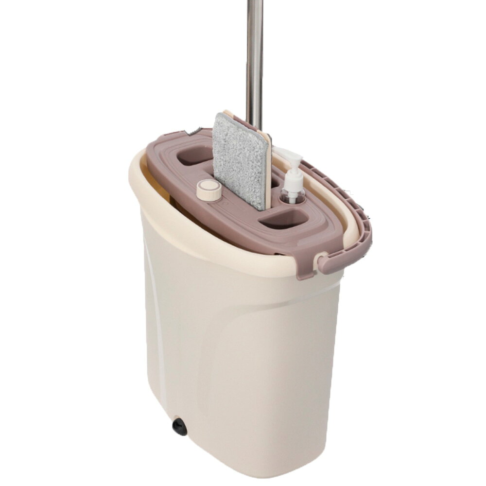 《商品説明》●手を汚さずに洗って絞れる●手を汚さずに簡単にモップを洗って絞れるバケツ付きのスマートモップ●モップを差し込み口に入れて、上下に動かすだけで洗いと絞り作業が可能3層バケツ付き スマートモップ 《仕様》■サイズ・モップ：プレート＝約幅32×奥行10.2×厚さ3.5cm、柄＝約径2×長さ128cm・モップクロス：約幅32.5×奥行10.5×厚さ1cm・バケツ：約幅37×奥行23×高さ36cm《素材》■モップ・ステンレス・EVA樹脂・ABS樹脂・ポリプロピレン■モップクロス・ポリエステル（マイクロファイバークロス）■バケツ・ABS樹脂・ポリプロピレン・ポリカーボネート【関連キーワード】（本商品の説明ではありません）（配送について）絞れる 汚れない 簡単 キレイ 洗って絞れる 洗える 上下に動かす モップクロス ステンレス マイクロファイバークロス