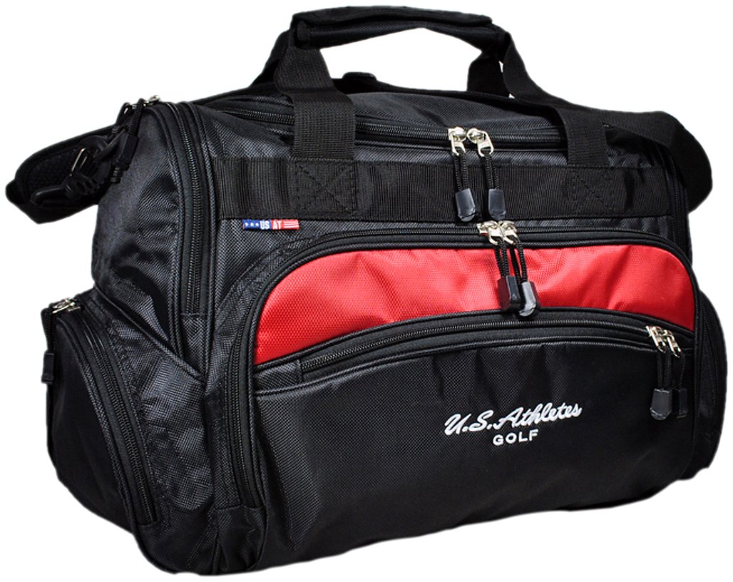 LEZAX（レザックス）のU.S.Athlete ボストンバッグ（USBB-2203 BK/RD）は、ゴルフや旅行に便利な機能を備えたボストンバッグです。 寸法は48x22x30cmと、ゴルフ場のロッカーに収まりやすいサイズに設計されています。素材には耐久性のあるポリエステルを採用しており、日常的な使用に耐える作りです。 このバッグの大きな特徴は、シューズ収納スペースが備わっている点です。ゴルフシューズや着替えの靴をメイン収納とは分けて持ち運ぶことができ、衣類を汚す心配がありません。 ブラックとレッドのカラーリングはスポーティーでファッション性も兼ね備えており、ゴルフウェアやカジュアルなスタイルにも合わせやすいデザインです。 ゴルフ用品や旅行の荷物を整理してコンパクトに運びたい方におすすめの実用的なアイテムです。 （約300文字）