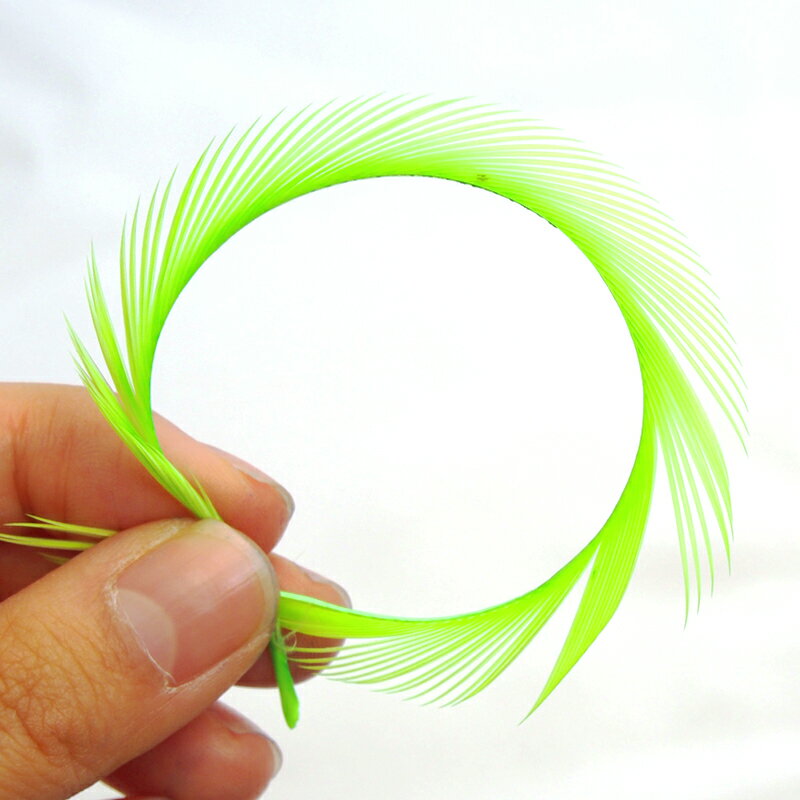 ビヨット6本入り［チャートリュース］フェザーパーツ 羽根 羽毛 材料 素材 手芸 アクセサリー 花材 フラワーアレンジメント ハロウィン 仮装 ダンス 衣装 コスプレ