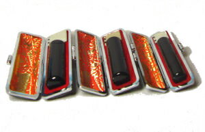 【印材について】彩樺種類に属する黒の彩樺、玄武（げんぶ）北方寒冷地で算出されるバーチ材（真樺）とフェノールレジンとの結合素材を高圧加熱処理にて生み出され、通常の木材よりも数倍強く伸縮及びひび割れの少ない新印材です。耐久性が高く長期間の使用で...