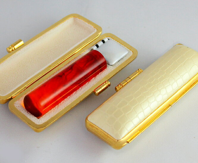 【10%OFFクーポン配布中】 印鑑・はんこ 実印 琥珀樹脂 【15.0mm】 クリスタルクロコ/ホワイト 印鑑ケース(金枠)付 個人印鑑 ハンコ いんかん 就...