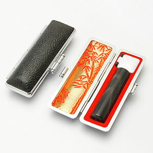 送料無料◆印鑑 はんこ 銀行印 純天然黒水牛 13.5mm 印鑑ケース【銀枠】 [印鑑 作成 銀行印 印鑑ケース付き セット はんこ 名前 ハンコ 判子 ギフト...