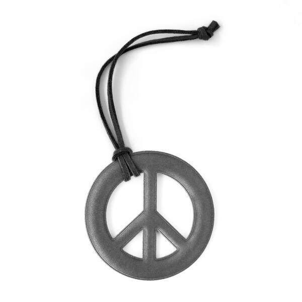 ソフトシェイプリフレクター Peace SignReflector（ピースサイン）チャーム 反射材 キーホルダー 大人 北欧の交通安全グッズ おしゃれ 革紐 ハンガー ファッション スタイリッシュ 通勤 通学 部活 塾 ペット 子供 高齢者 安全 ワークアウト ランニング