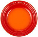洋食器・オレンシ 15cm ・・Color:オレンシSize:15cm・サイズ : 直径15x2.5cm・Amazon.co.jpが販売、発送する商品は日本正規販売品です。日本専用の検品基準を設け、徹底した品質管理を行っています。・重量 : 310g・素材:ストーンウェア・原産国:中国カラーが豊富なプレートは、サイズ違いの好きな色を重ねてテーブルコーディネートも楽しめます。15cmはデザートの盛り付けや料理の取り分けにぴったりなサイズです。 ル・クルーゼのストーンウェアは、優れた耐熱性・耐冷性で、電子レンジ、オーブン(260℃まで)、圧力鍋でも使用できます。保温性に優れているので温かいままテーブルへ。また耐冷性(-20℃まで)もよく、デザートづくりにもおすすめです。 1200℃の高温で焼き上げられるから、丈夫で傷がつきにくいのが魅力。汚れが落ちやすいので、お手入れも簡単です。 気泡に関しては、製造過程の個体差としてどうしても生じてしまうことがありますので、ご了承ください。