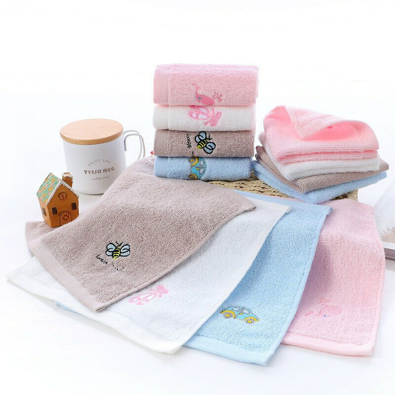 ハピネスストアの送料無料 ミニタオル 4枚セット タオルハンカチ キッズ ジュニア 女の子 男の子 生活雑貨 お手拭き 四角形 スクエア 正方形 ループ付き 刺繍 車 クルマ 動物 アニマル 蜂 ハチ 可愛い キュート かわいい 通園 通学 お出かけ｜アングル2