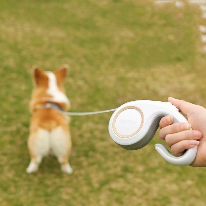 【商品説明】：犬 伸縮リード自動リード 犬用 3m/5m ロングリード 巻き取り式 リード おしゃれ 持ちやすい 人気 おすすめ かわいい 中型犬 大型犬 小型犬 長い頑丈 ドッグリード迷子防止 脱走防止普通の固定リードとしても使えます散歩だけでなく、呼び戻しの訓練にも自由に動けて、愛犬が大喜び巻き取りがスムーズで、安全を確保お洒落でかっこいいデザイン【商品説明】：犬 伸縮リード自動リード 犬用 3m/5m ロングリード 巻き取り式 リード おしゃれ 持ちやすい 人気 おすすめ かわいい 中型犬 大型犬 小型犬 長い頑丈 ドッグリード迷子防止 脱走防止普通の固定リードとしても使えます散歩だけでなく、呼び戻しの訓練にも自由に動けて、愛犬が大喜び巻き取りがスムーズで、安全を確保お洒落でかっこいいデザイン