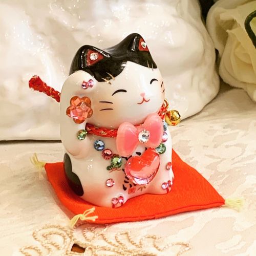 招き猫 デコレーション キラキラ 置物 おしゃれ かわいいラインストーンのデコレーションがかわいい♪彩絵福招き猫：ブチ商売繁盛 開店祝い 合格祈願 御祝 内祝 縁起物　薬師窯　右手