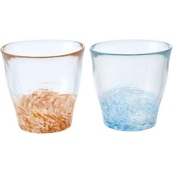 ●商品名/びーどろ館 ロックグラスペア CB2-3003A●商品内容/グラス:直径約9.5×9.3cm(290ml)×2●箱サイズ/約11.3×21.2×9.8cm●重量/約750g●材質/ガラス●生産国/中国夏にぴったりの涼しげな色合いのボウル。サラダや酢の物、スィーツ等、夏の食事シーンにあわせて用途は広がります。※メーカー都合により、デザイン・内容等が変更になる場合がございます。
