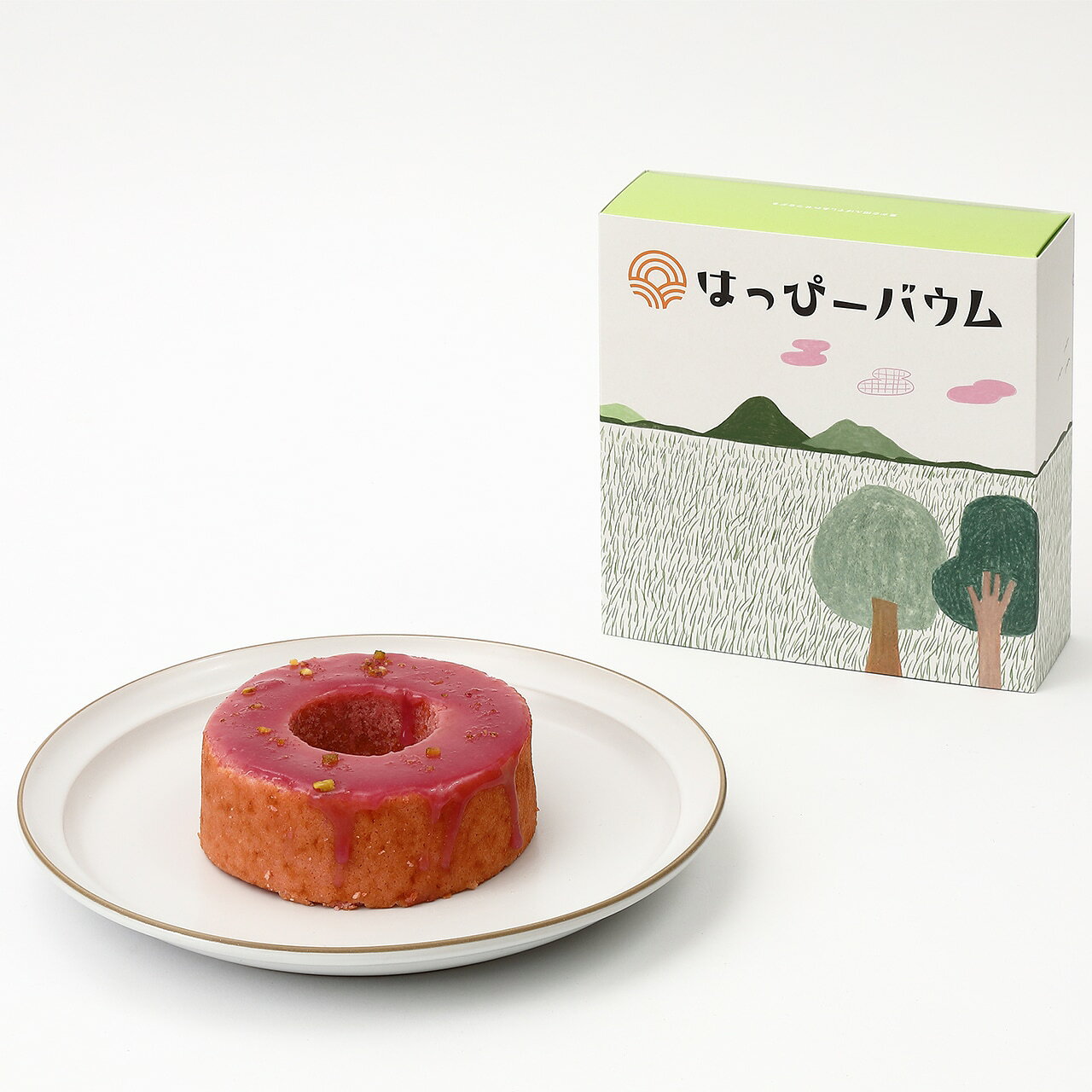 商品説明 名称 焼菓子 原材料名 凍結卵白（国内製造）、グラニュー糖、食用植物油脂、クリームチーズ、玄米粉（米：豊田市産）、卵（愛知県産）、桃ピューレ（桃：豊田市産）、米粉澱粉、カスタードパウダー、粉糖、ホワイトピーチリキュール、ピーチパウダー、粉あめ、こんにゃく粉、食用精製加工油脂、全粉乳、ホエイパウダー調製品、寒天、サイリウムハスク、ピーチ強化果汁、ピスタチオ／ベーキングパウダー、トレハロース、乳化剤、香料、(一部に卵・乳成分・もも・大豆を含む) 内容量 1個（約11cm ※手作りのため、多少の誤差はございます） 賞味期限 発送時点で1週間以上 保存方法 直射日光、高温多湿を避け保存 製造者 有限会社はっぴー農産 愛知県豊田市四郷町西山76番地2 備考 ・開封後はお早めにお召し上がり下さい。 ・本工場で小麦粉は使用しておりませんが、アレルギー症状に敏感な方はお気をつけてお召し上がり下さい。 ・紙手提袋(小)はホール商品を2個まで入れることのできるサイズとなっております。 ・紙手提袋(大)はホール商品を6個まで入れることのできるサイズとなっております。 【商品概要】 自社栽培の完熟桃と玄米粉が織りなす、シュワッとお口でほどける贅沢な味わい。 「玄米粉バウムクーヘン ムース風ももスフレ」は、自社農園で大切に育てた「ミズホチカラ」の玄米粉と、地元産の新鮮な卵をたっぷり使用して焼き上げたこだわりのグルテンフリー洋菓子です。自社栽培の「日川白鳳」や「あかつき」といった完熟桃を丁寧にピューレにし、メレンゲをたっぷり含んだ生地に練り込むことで、まるでムースのようにしっとり、スフレのように軽やかな新食感を実現しました。体にやさしい素材にこだわり、小麦粉を控えたい方やヘルシーなおやつを求める方にも、心から満足していただけるホールタイプのスイーツです。 【こんなお悩みありませんか？】 ・小麦粉を控えているけれど、美味しいケーキや洋菓子を我慢したくない… ・子供や家族と一緒に、安心感のあるやさしいおやつを楽しみたい ! ・小麦アレルギーやグルテンを気にせず食べられるギフトを探している ・甘いものは好きだけど、美容や健康、ヘルシーさにもこだわりたい… そんなお悩みを、この「玄米粉バウムクーヘン ムース風ももスフレ」が優しく解決します！ 小麦粉を一切使用しないグルテンフリー仕様のため、普段から小麦を控えている方やアレルギーをお持ちの方でも安心。我慢することなく、本物の素材が持つ豊かな甘みとフルーティーな香りを存分にお楽しみいただけます。 【こだわり】 ◆自社栽培「ミズホチカラ」玄米粉と地元の新鮮卵 安心・安全なお菓子をお届けするため、原料となるお米「ミズホチカラ」は自社農園で栽培し、自社で丁寧に製粉しています。さらに地元の採れたて卵を合わせることで、しっとりとしたコクとやさしい風味を引き出しました。 ◆完熟桃（日川白鳳・あかつき）の濃厚ピューレ 太陽の恵みをいっぱいに浴びた自社栽培の桃「日川白鳳」や「あかつき」を、手作業で丁寧なピューレ状に加工。桃本来の自然で芳醇な香りと爽やかな甘みが、一口ごとに広がります。 ◆メレンゲが生み出す「ムース風スフレ食感」 たっぷりのメレンゲを生地に混ぜ合わせ、繊細な火加減でじっくり焼き上げました。バウムクーヘンの満足感がありながら、ムースのように柔らかくスフレのように軽やかな、唯一無二の食感をお楽しみいただけます。 【おすすめの利用シーン】 ・自分へのご褒美に：ひとくち食べればほっと癒やされる、ティータイムや夜のリラックスタイムのお供に。 ・家族との団らんに：小さなお子様からお年寄りまで、家族みんなで笑顔になれるヘルシーなおやつとして。 ・手土産・ギフトに：お誕生日はもちろん、お祝い、贈答用、季節のご挨拶など、健康に気を配る方への思いやり溢れる贈り物に最適です。